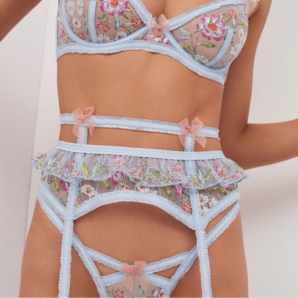 FL&L Garden Embroidery 3-piece Lingerie Set